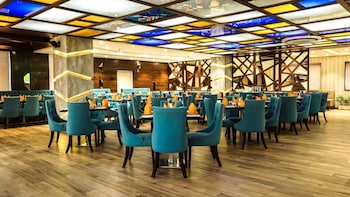 hotel saffron crest