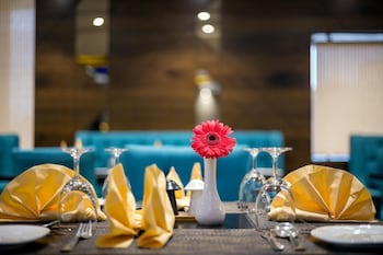 hotel saffron crest