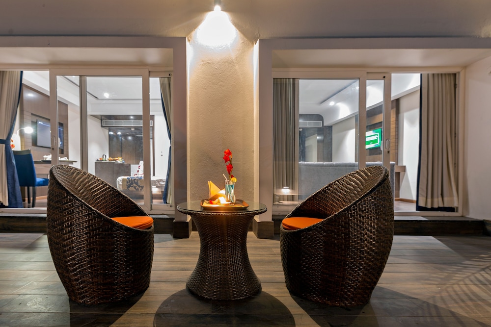 hotel saffron crest