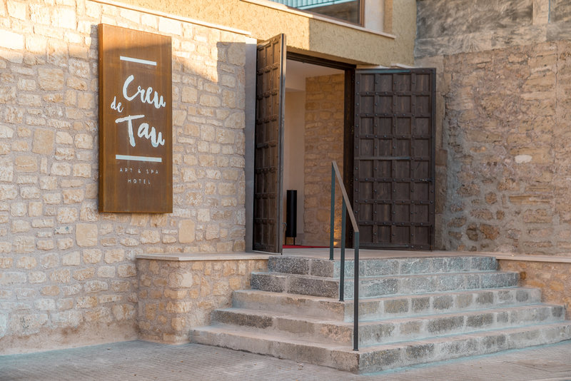 hotel creu de tau art and spa