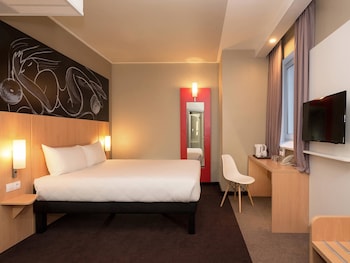 ibis kyiv railway station