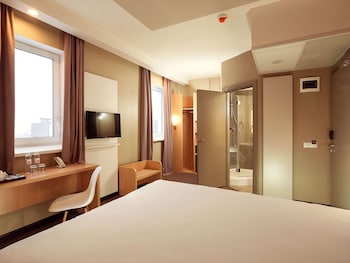 ibis kyiv railway station