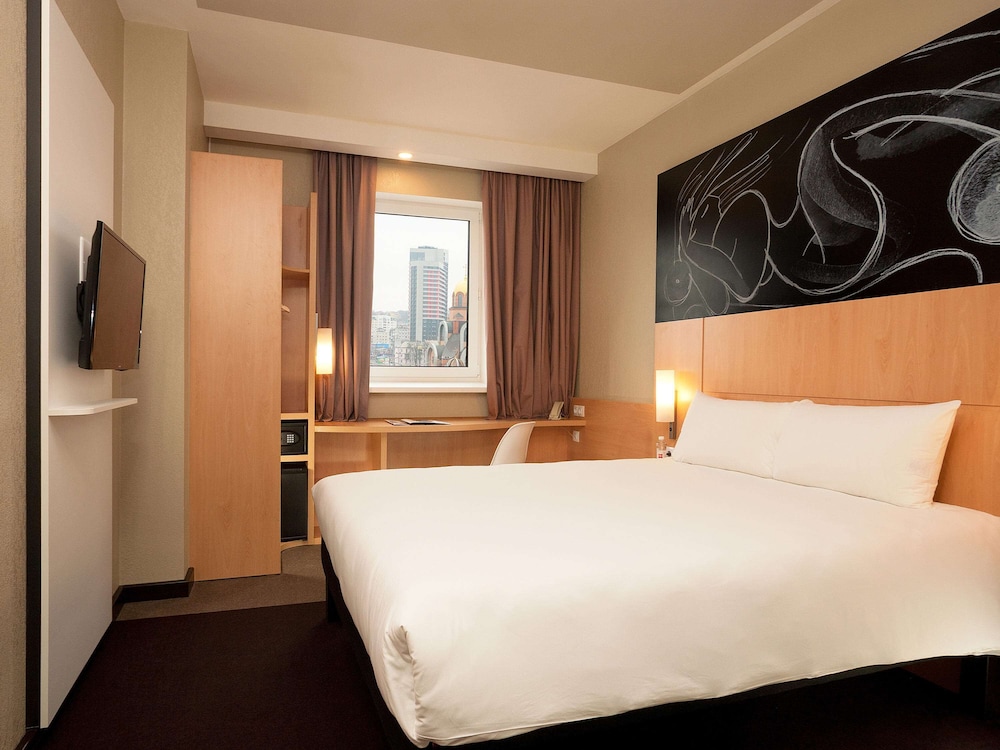 ibis kyiv railway station