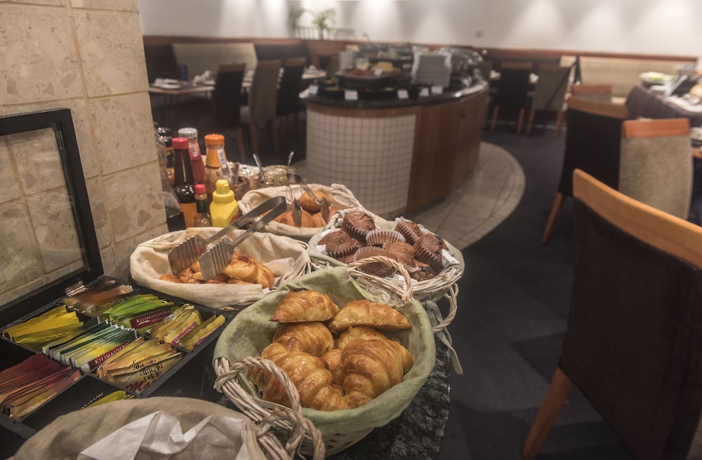 protea hotel by marriott dar es salaam oyster bay