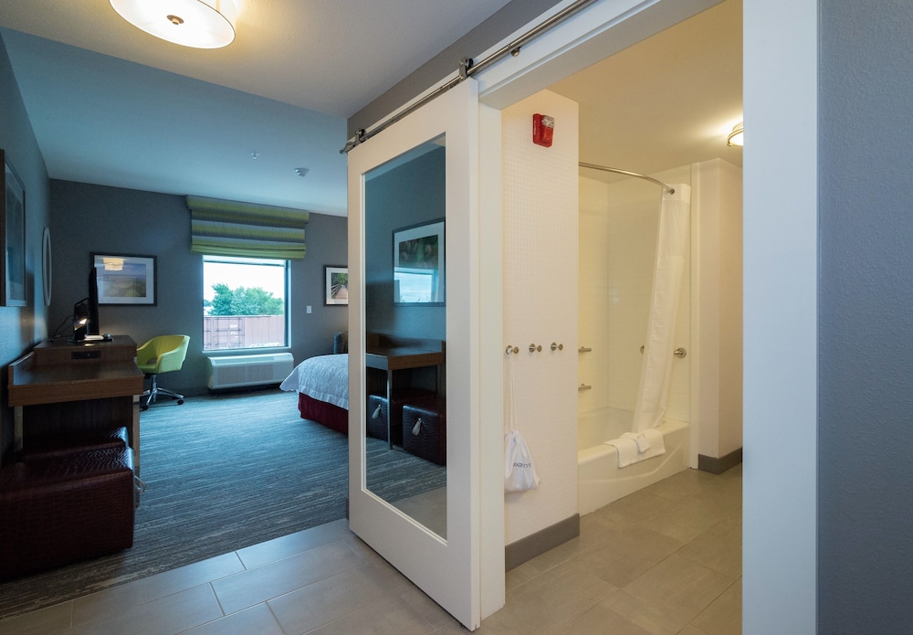 hampton inn and suites allen park