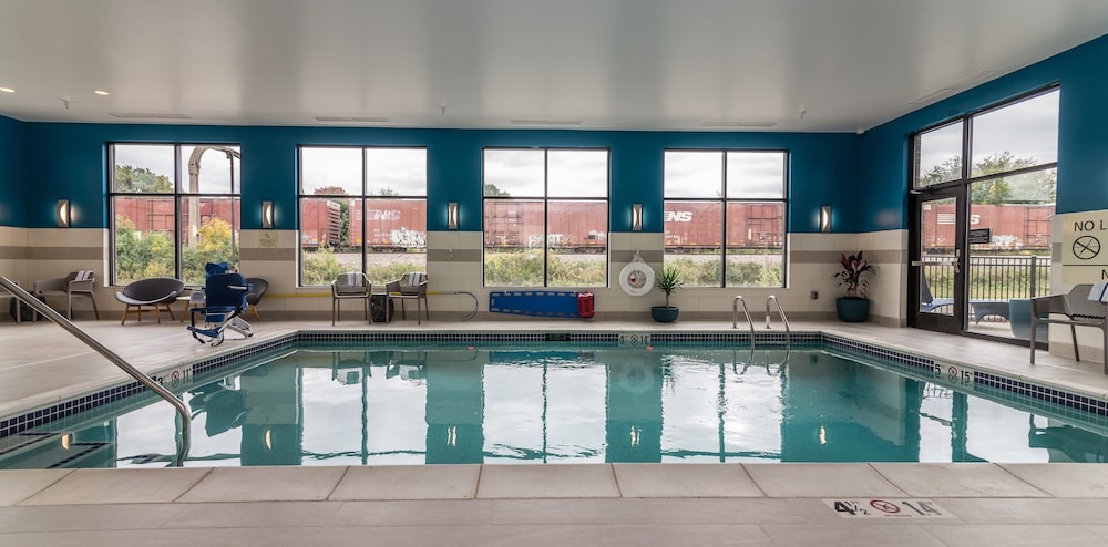 hampton inn and suites allen park