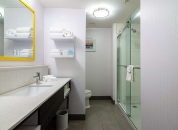 hampton inn and suites allen park