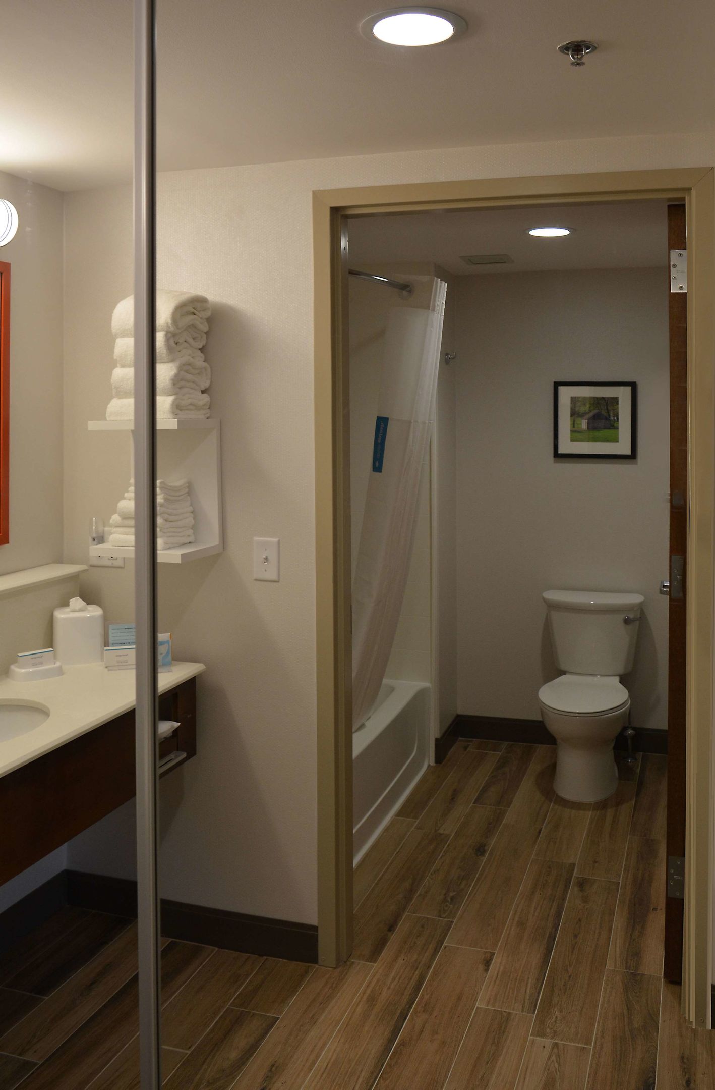 hampton inn and suites philadelphia media