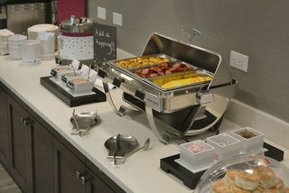 hampton inn and suites philadelphia media