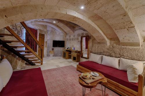 hera cave suites