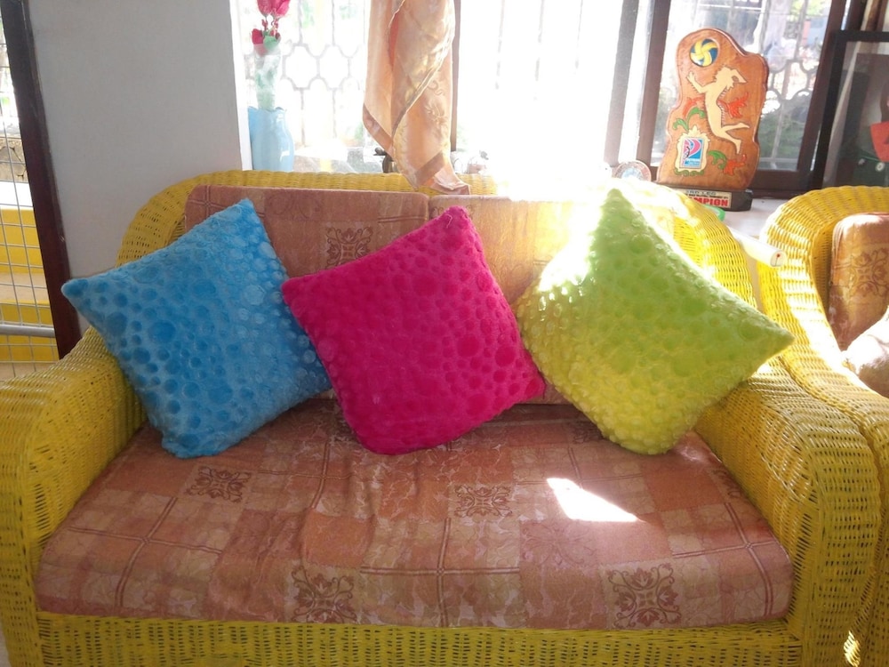 yellow house vacation rental