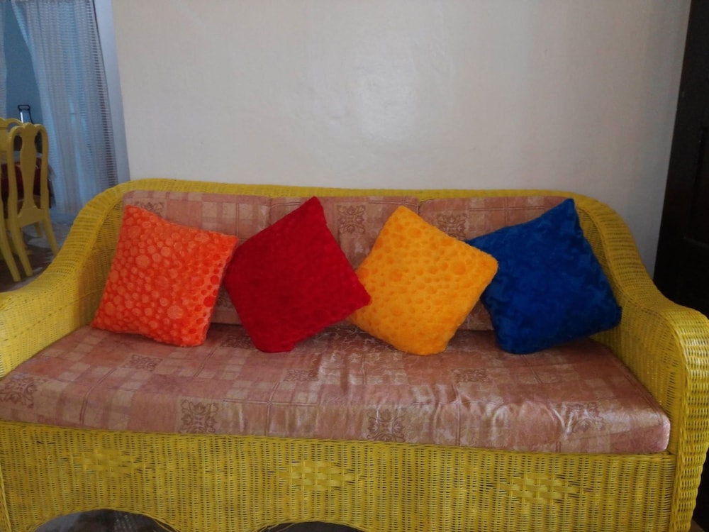 yellow house vacation rental