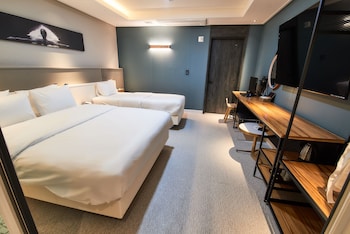 west in hotel