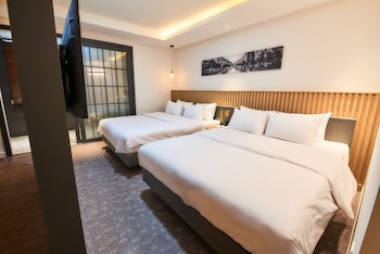 west in hotel