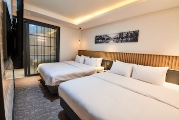 west in hotel