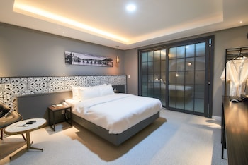 west in hotel
