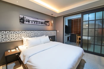 west in hotel