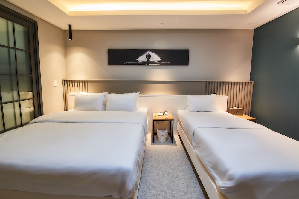 west in hotel