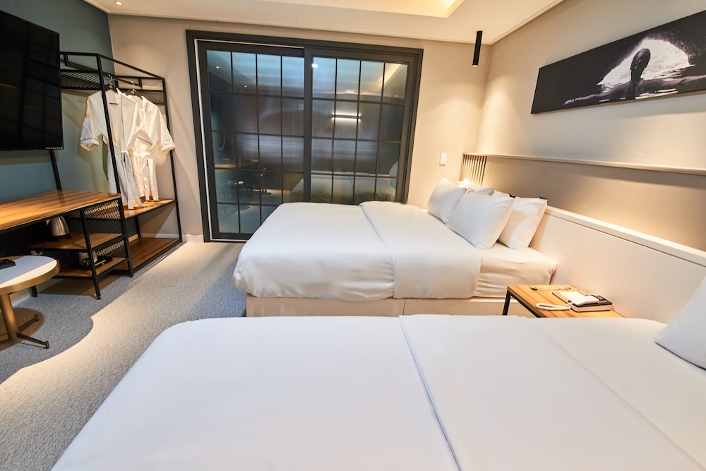 west in hotel