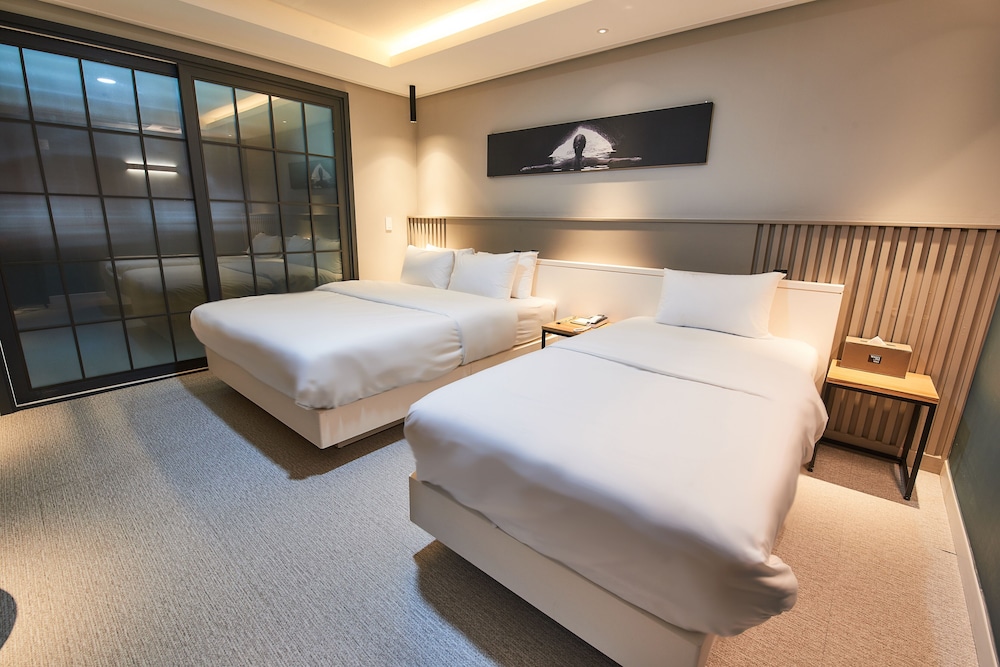 west in hotel