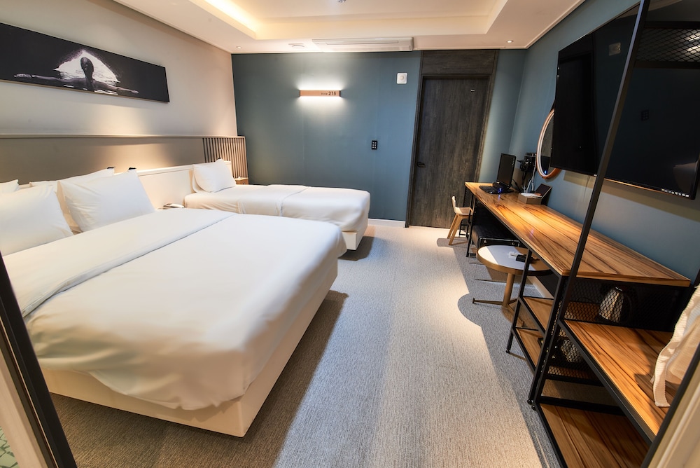 west in hotel