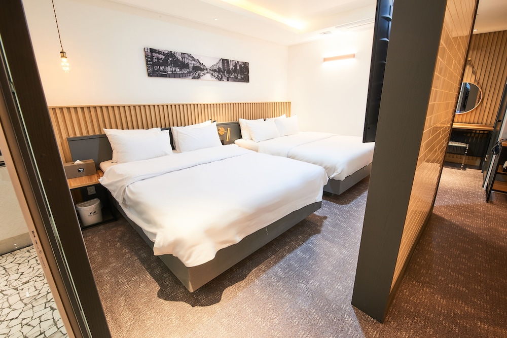 west in hotel