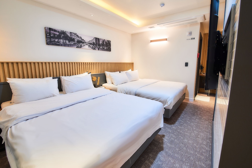 west in hotel