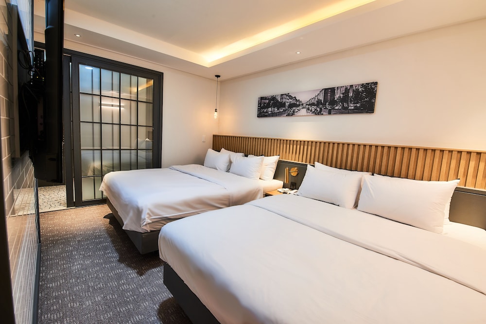 west in hotel