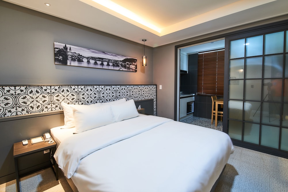 west in hotel