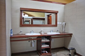 simba and oryx nature camp