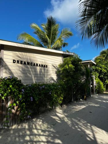 Dream Cabanas,Caye Caulker>>Belize City,2.5 star