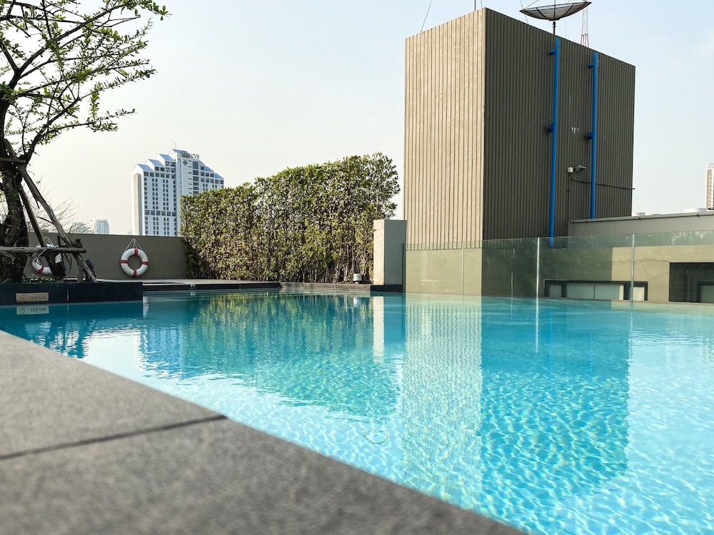 alix bangkok hotel