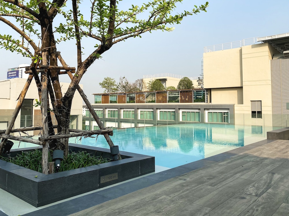 alix bangkok hotel