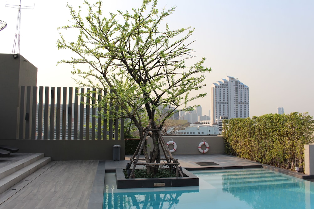 alix bangkok hotel