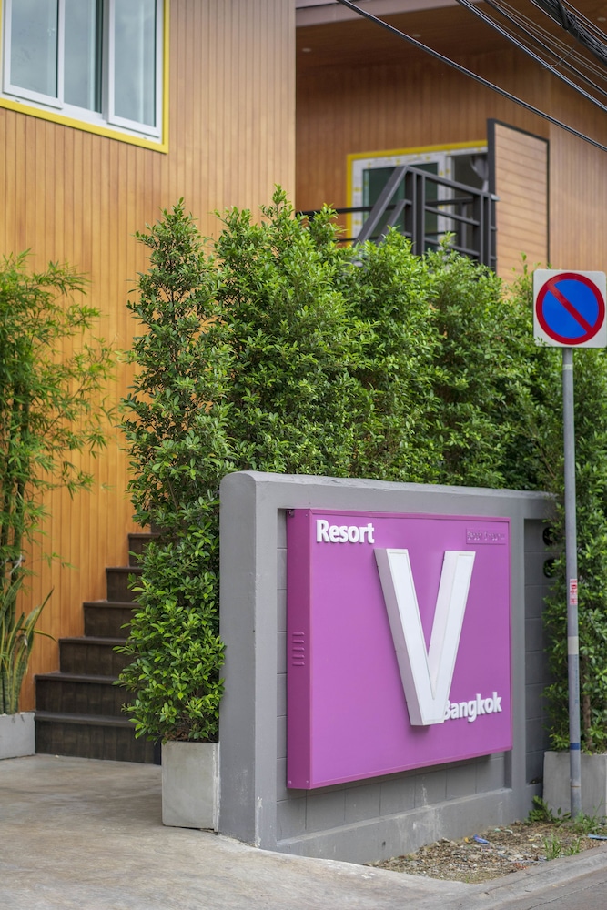 resort v mrt huai khwang