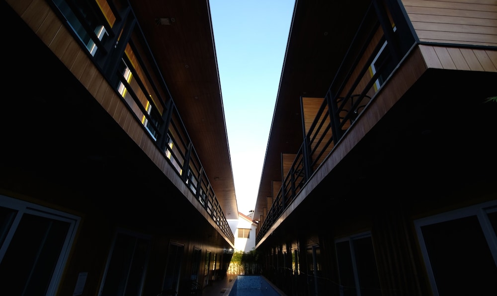 resort v mrt huai khwang