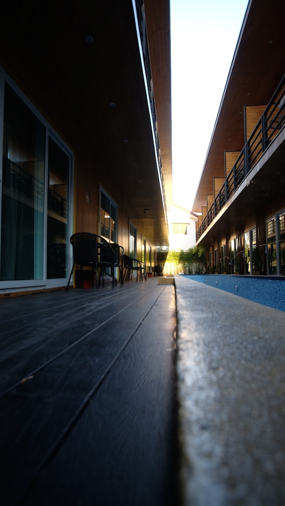 resort v mrt huai khwang