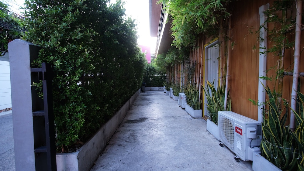 resort v mrt huai khwang