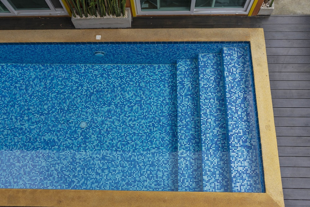 resort v mrt huai khwang