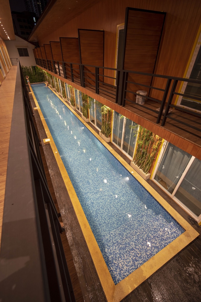 resort v mrt huai khwang