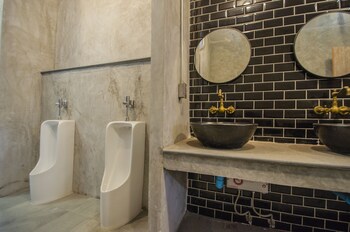 the chic lipe hostel