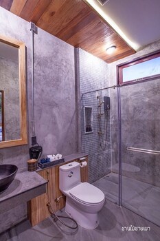 the chic lipe hostel