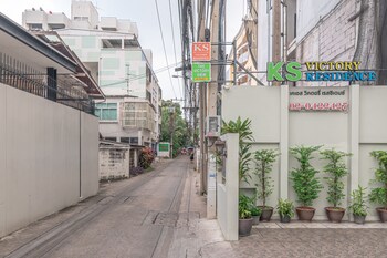 the victory view hostel adults only