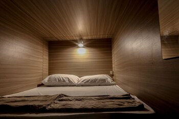 the victory view hostel adults only