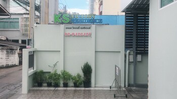 the victory view hostel adults only