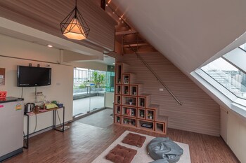 the victory view hostel adults only