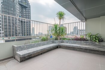 the victory view hostel adults only