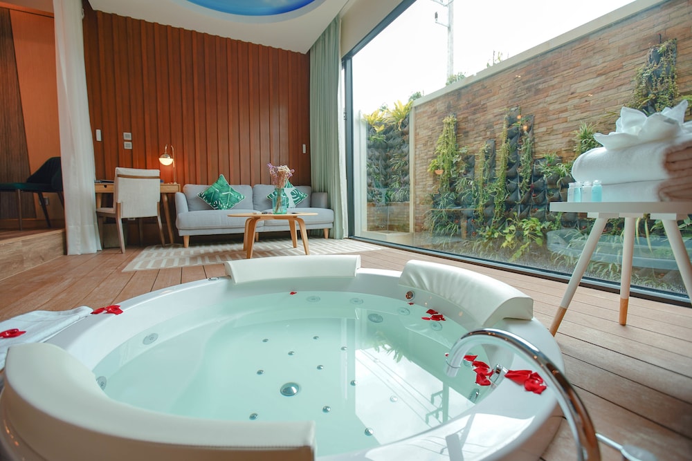 pool suite chiang mai