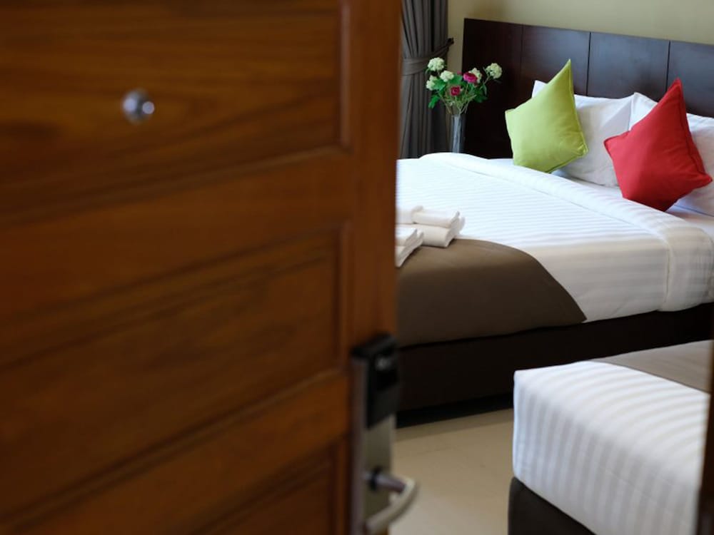 s bangkok hotel navamin