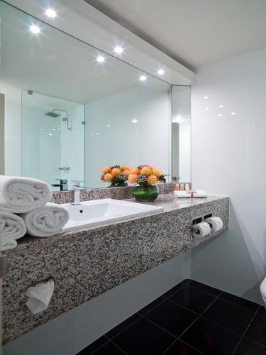 hotel grand chancellor adelaide